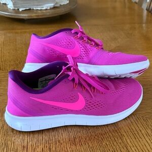 Women’s Nike Free RN running shoes size 8.5